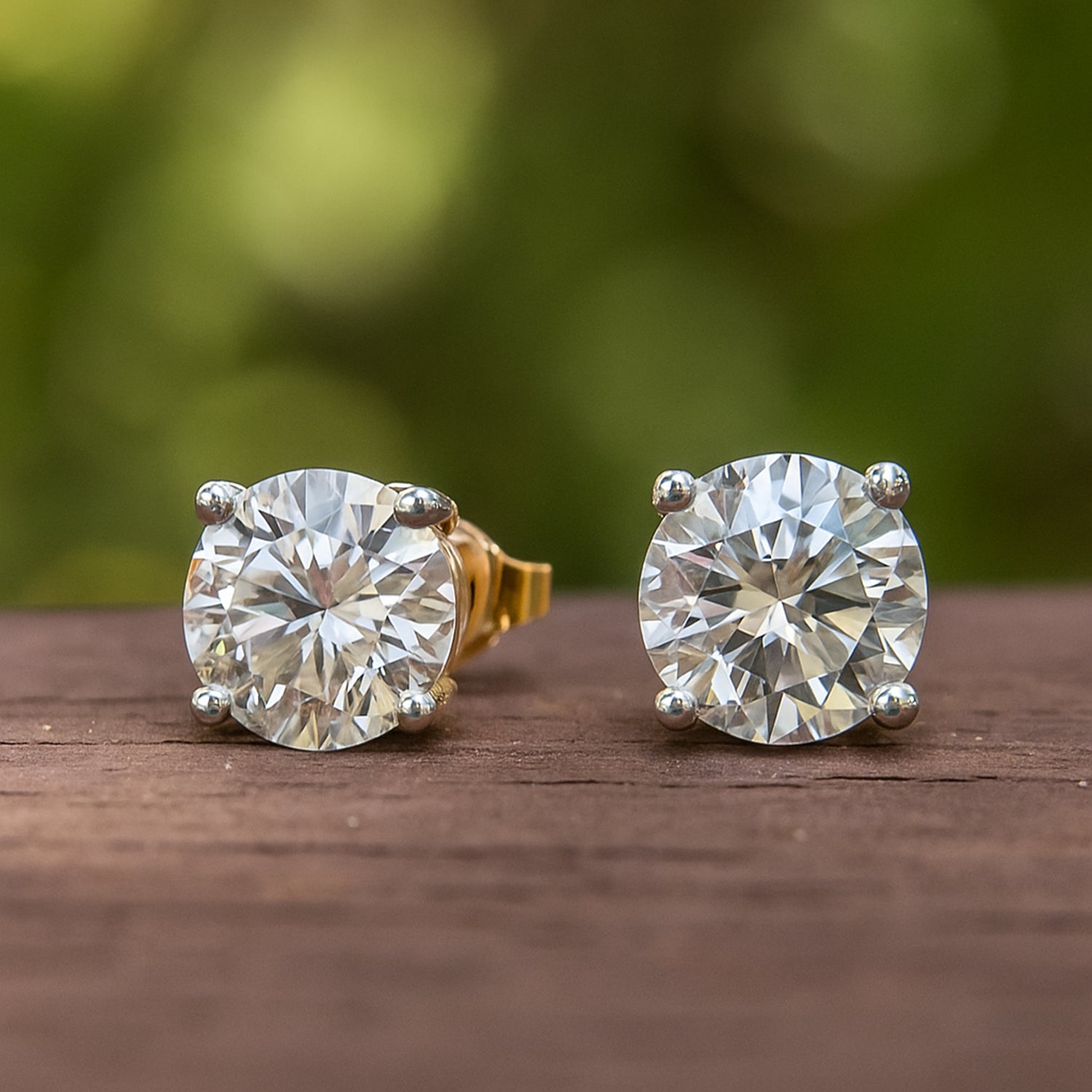 Sparkles 8.12 Carat Solitaire Stud Diamond Earring