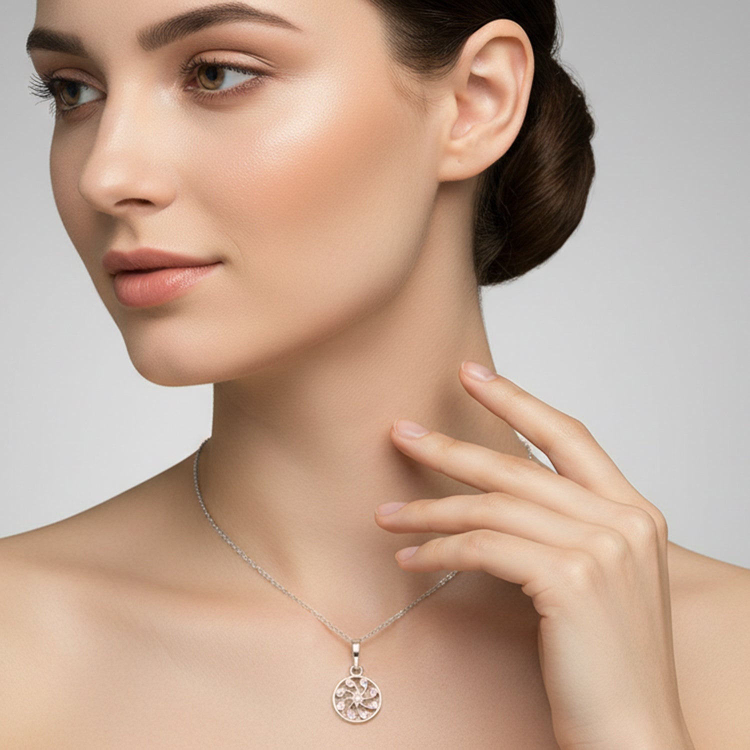 0.19 Ct Pinwheel Diamond Pendant Necklace in 14Kt