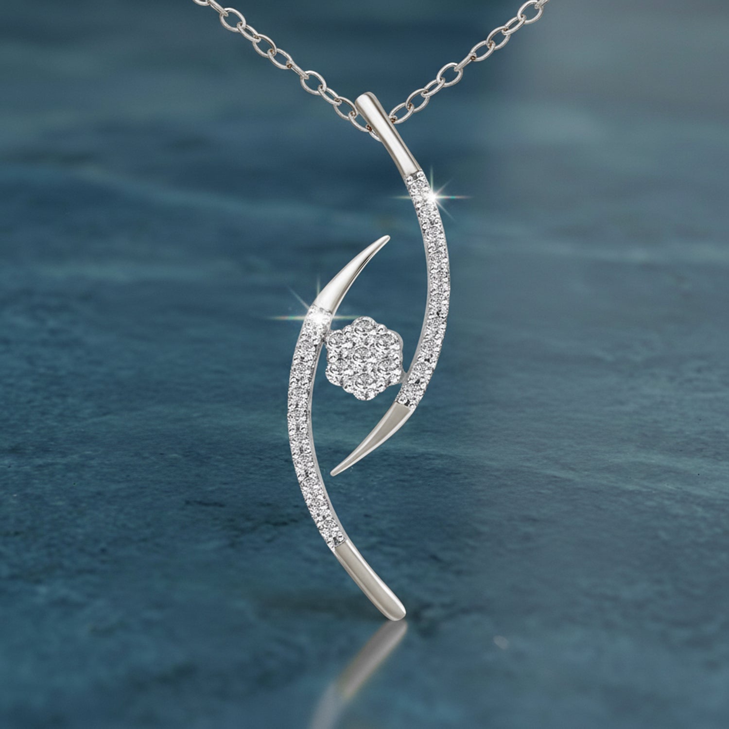 0.2 Ct Cluster Diamond Pendant Necklace in 14Kt