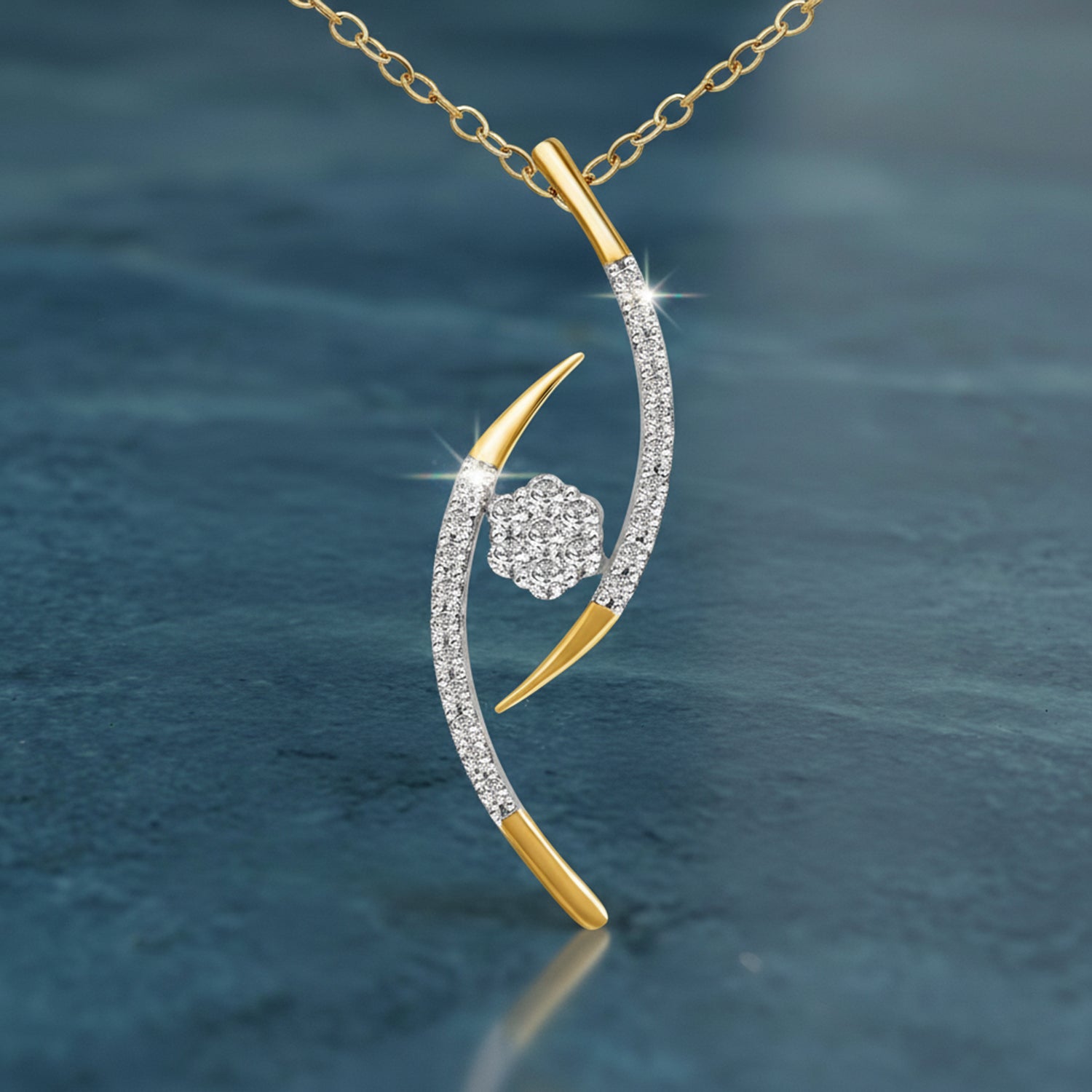 0.2 Ct Cluster Diamond Pendant Necklace in 14Kt