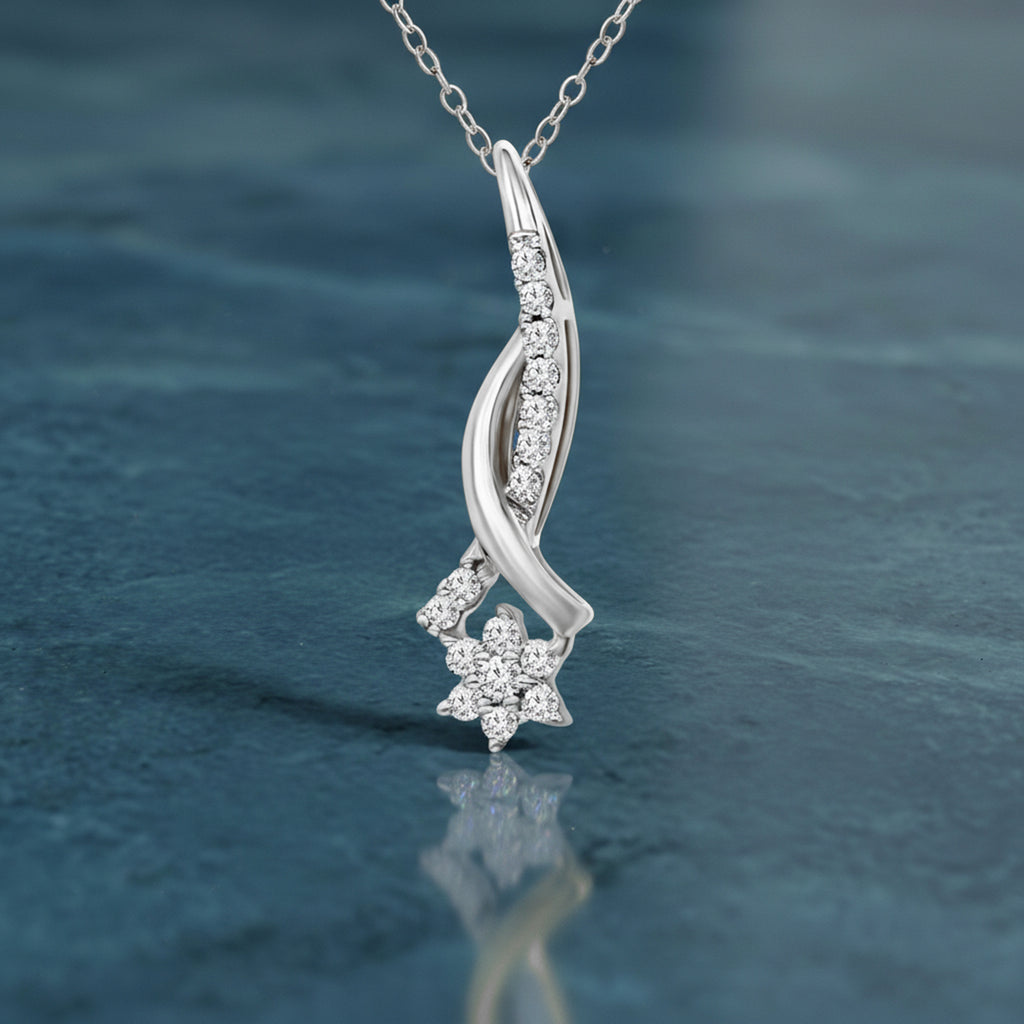 0.16 Ct Diamond Pendant Necklace in 14Kt